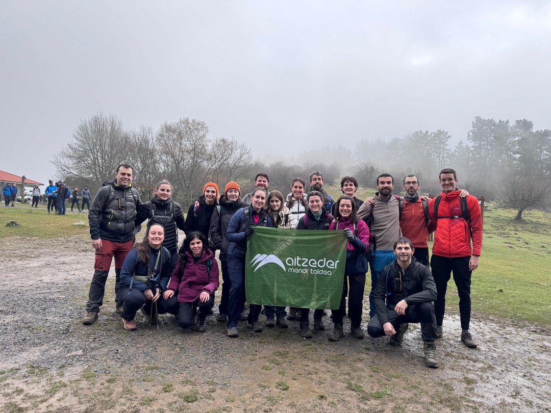 Foto de grupo en el Pagasarri. Fin de año 2025